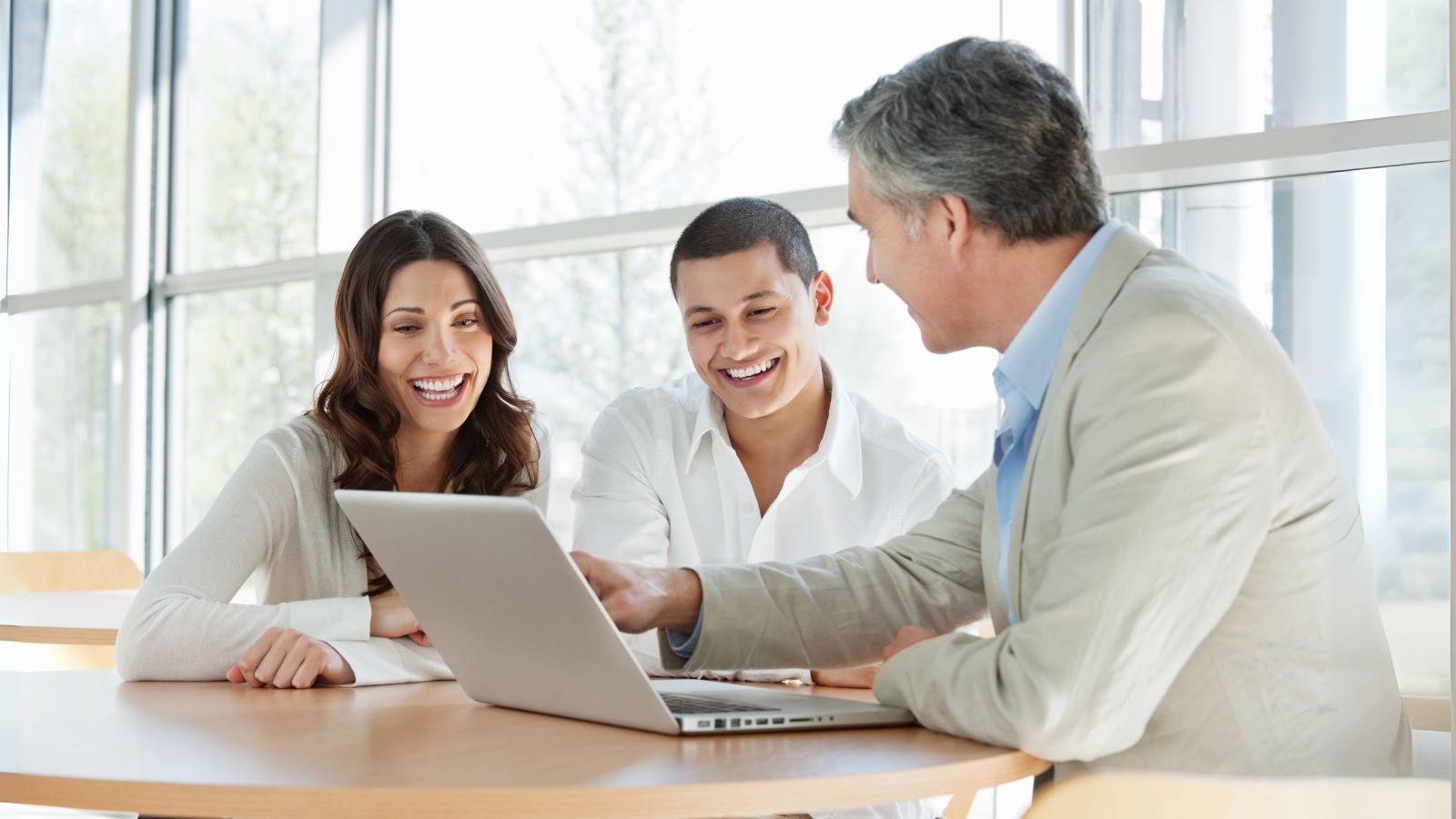 Beyond Grammar: Why Senior Leaders Need a Business-Savvy Native English Coach